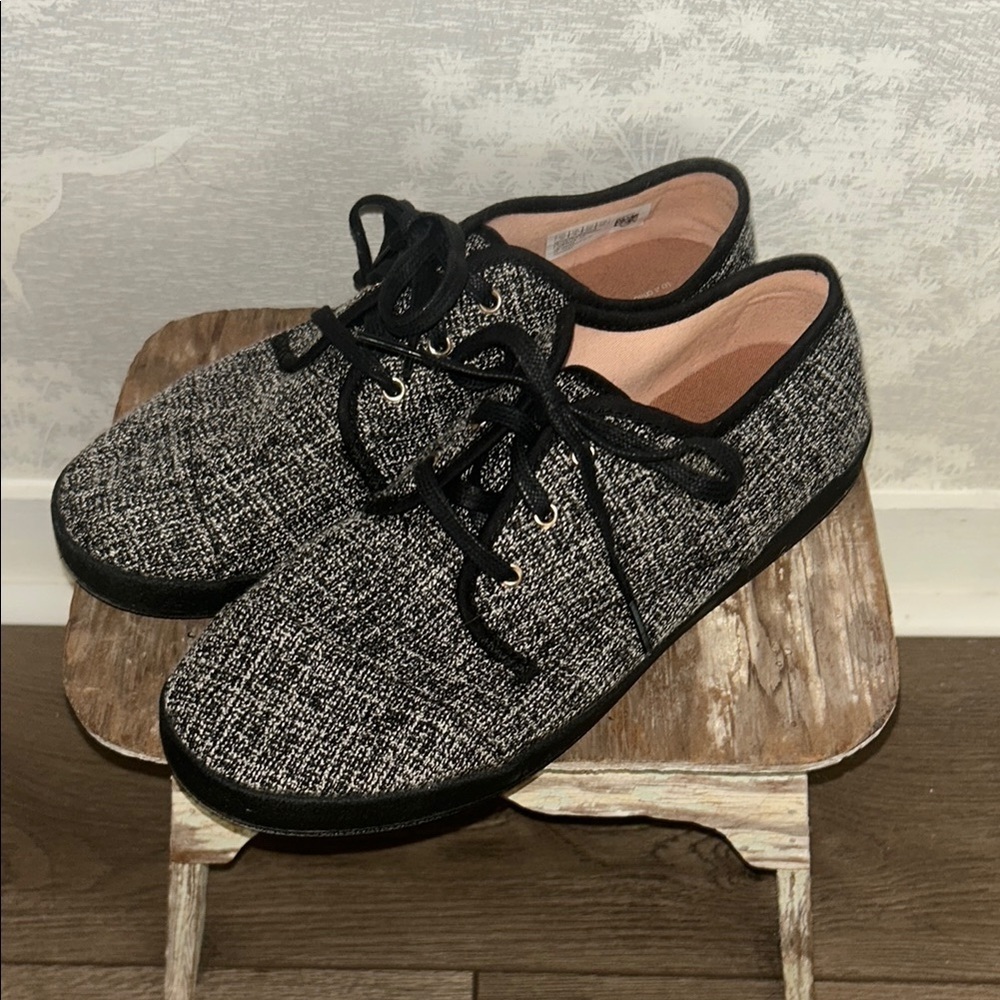 TOMS Women’s Paseo Black and White Tweed Lace-Up Shoes Size 10